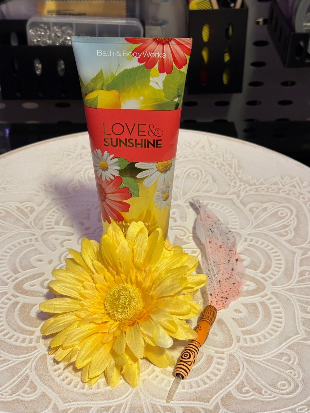 Bath & Body Works Love & Sunshine Hand Cream - Yellow & Red